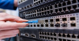 Заказать виртуализацию серверов в Новошахтинске. Обслуживание ПК, ремонт от 312 руб